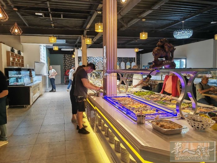 餐厅转型，出手部分设备，都是八九成新，包括八台自助餐台（5冷3热），巧克力塔机，
