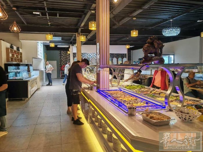 出售9成新自助餐台设备，包括八台自助餐台（5冷3热），巧克力塔机，三开门操作台冰