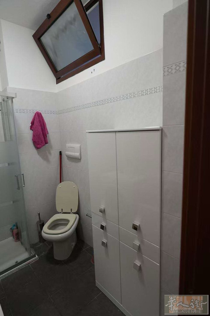 bisceglie 红线地铁口上 四楼 带阳台 电梯 大单间 共用厨房和卫生间
