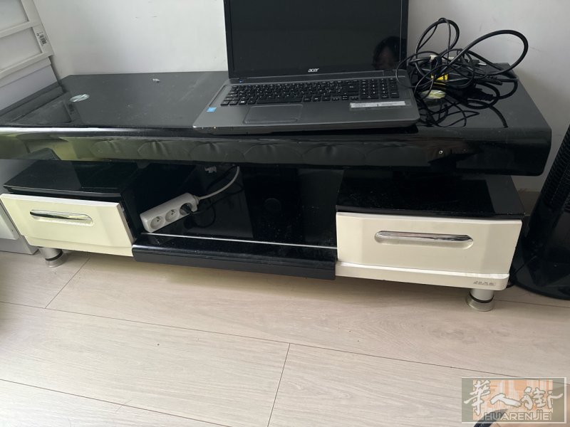 电视柜 家里不需要了有要的120。自取
