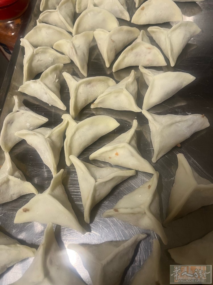 bologna华人街温州餐馆招跑堂一名。一个星期休息一天。会一点意大利语。