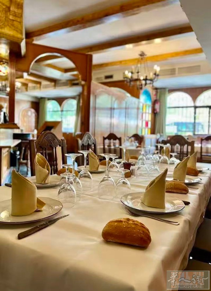 租：Móstoles  马德里Móstoles 市餐馆带酒吧出租，没有转让费。店