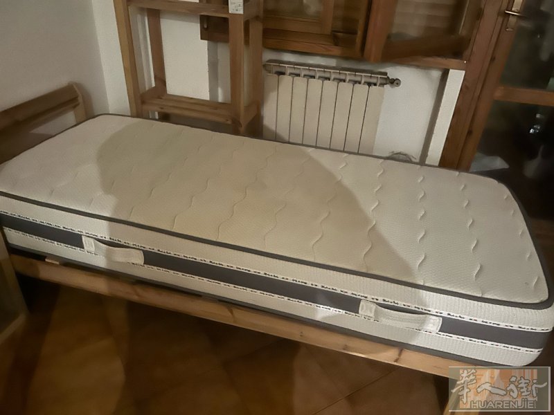 25出一套单人床架和床垫 firenze 自取 微信ming89354506