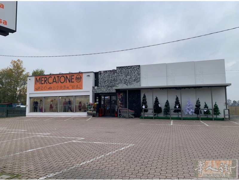 forli市大型百货超市出售（包括店面）店面在开发区中，店面1500平方米，外面