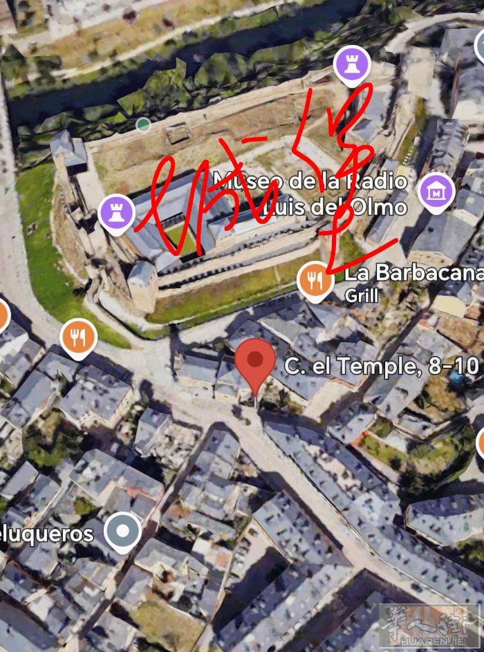 店铺出租。北部Ponferrada 市。本地打卡点城堡边。做餐饮。270平方