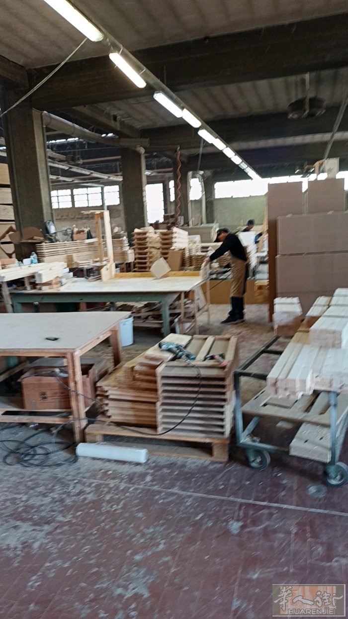 米兰边沙发木架工厂转让 全米兰中国唯一家做这行 工厂1300厂租4500