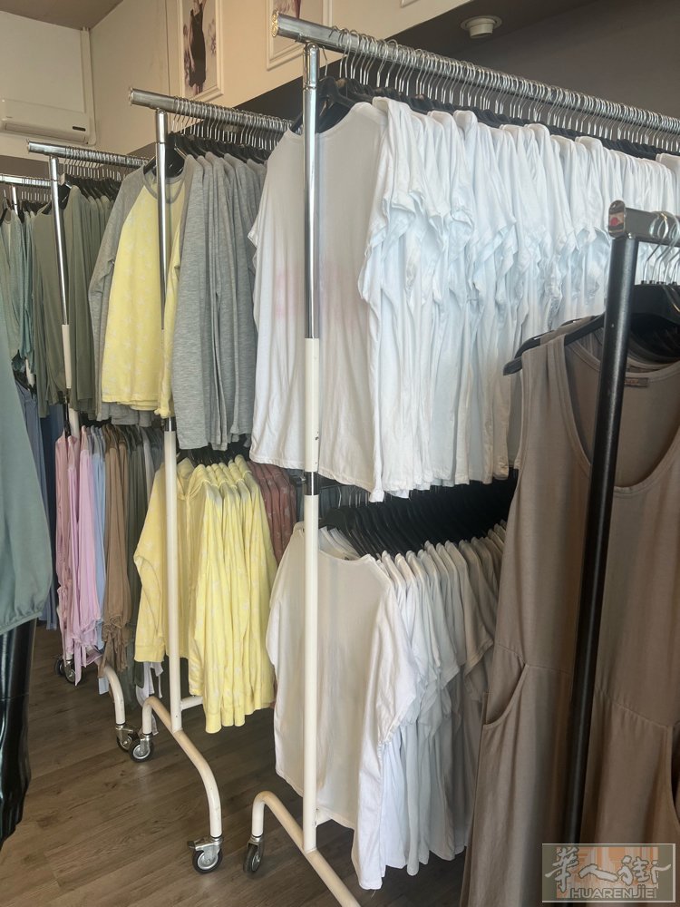 谁有服装店上下架子出售 联系3387874010