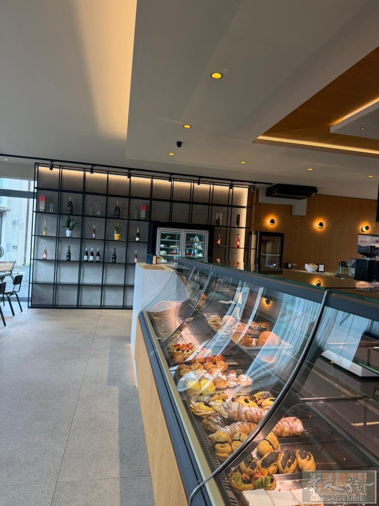 L’Aquila 出售酒吧  私人电话☎️： +39 348 386 3278