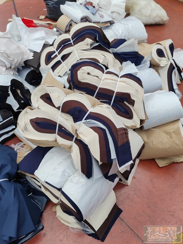 中国街招聘车工备居留。松紧和拉链。8点上班10点下班。有技术包赚钱。价高货多月结