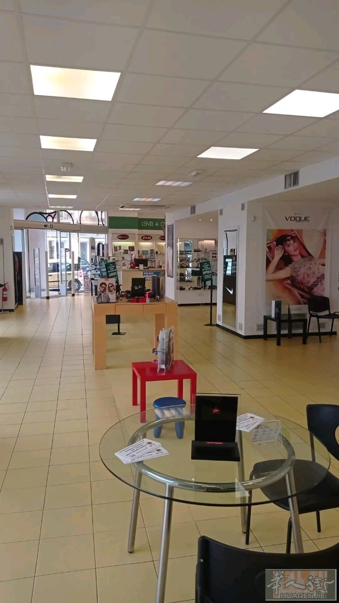 Livorno 市中心意大利人店面出租 240平方 老外说可以可以开餐馆的  具