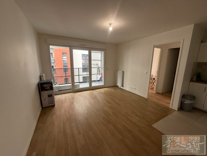 93省单间出租，新房子，明亮采光好，离地铁5号线Bobigny-Pantin R