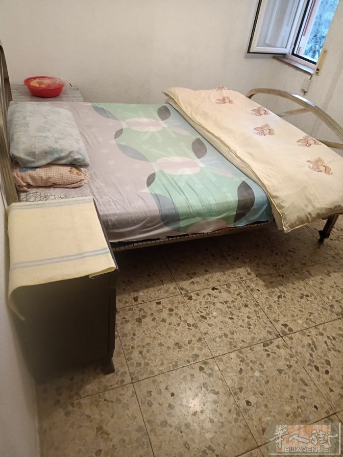 三路almendrales 地铁口有空房出租。人少安静。卫生整洁阳光房交通购物方