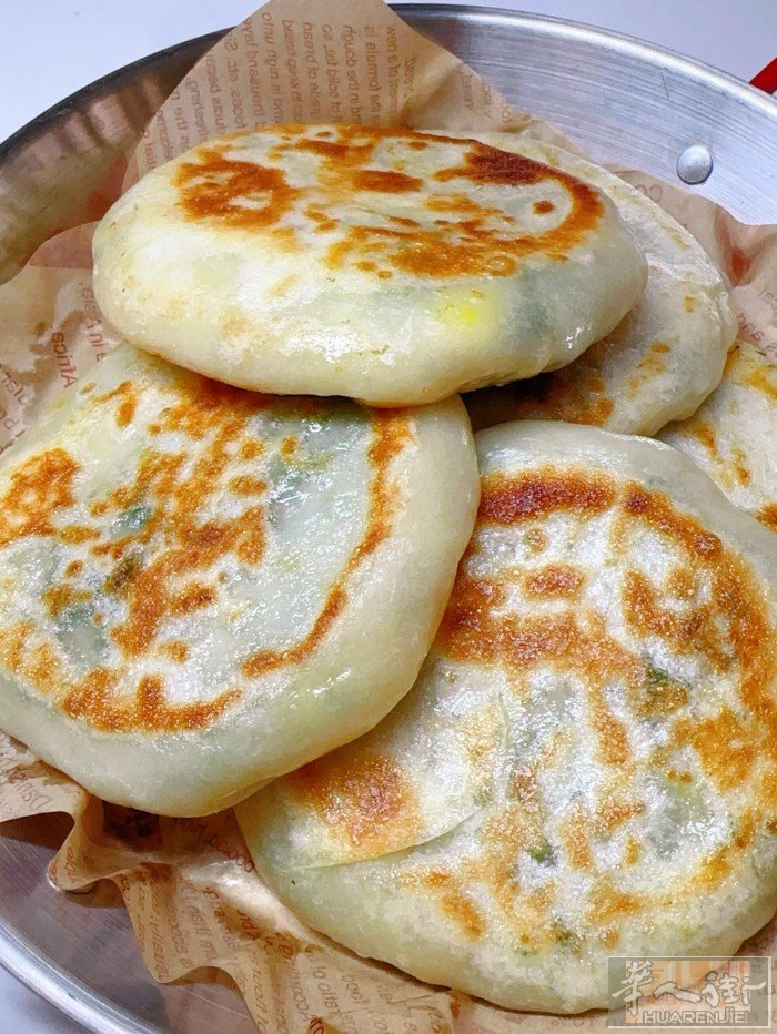 油炸糕，大麻花，年糕饼，红糖大枣馒头，粘豆包，肉皮冻，桔梗咸菜，辣白菜，，，，多