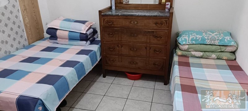 在香满楼附近有散铺10欧元一天、有阁楼单间、双人间