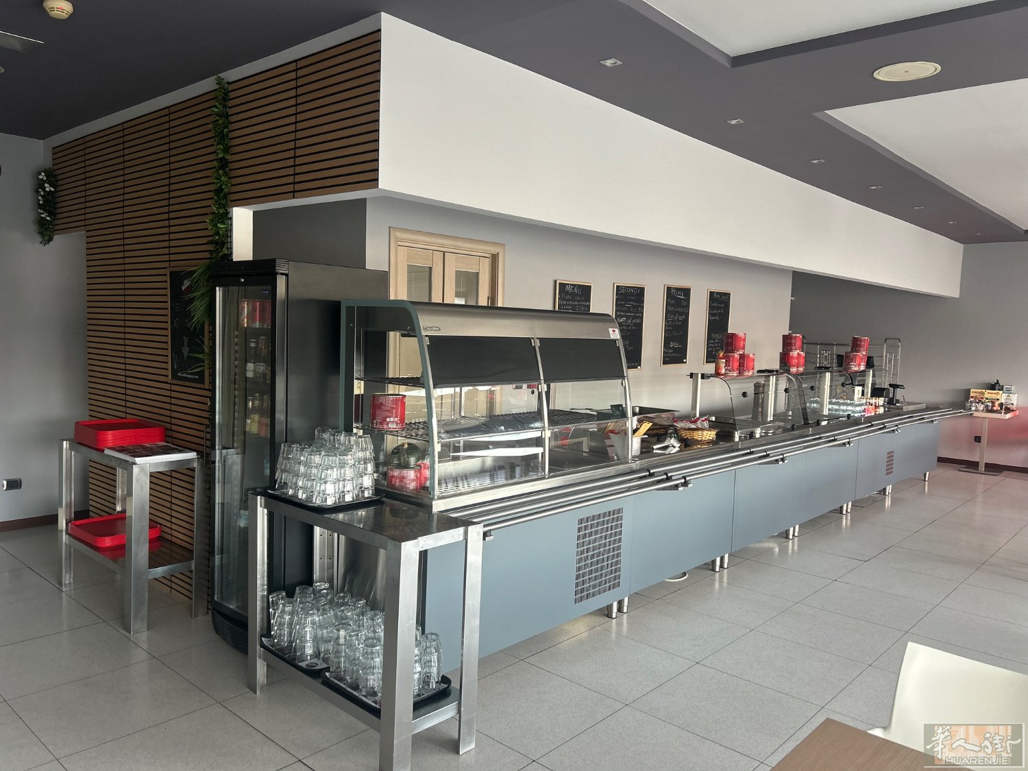 Vendesi Bar Self-Service a SAVIGLIANO ( Cuneo) avviato e ben posizionatoCedesi attività di bar self-service completamente attrezzata, avviata e operativa, ideale per gestione familiare o imprenditori del settore food & beverage.Il locale è modern