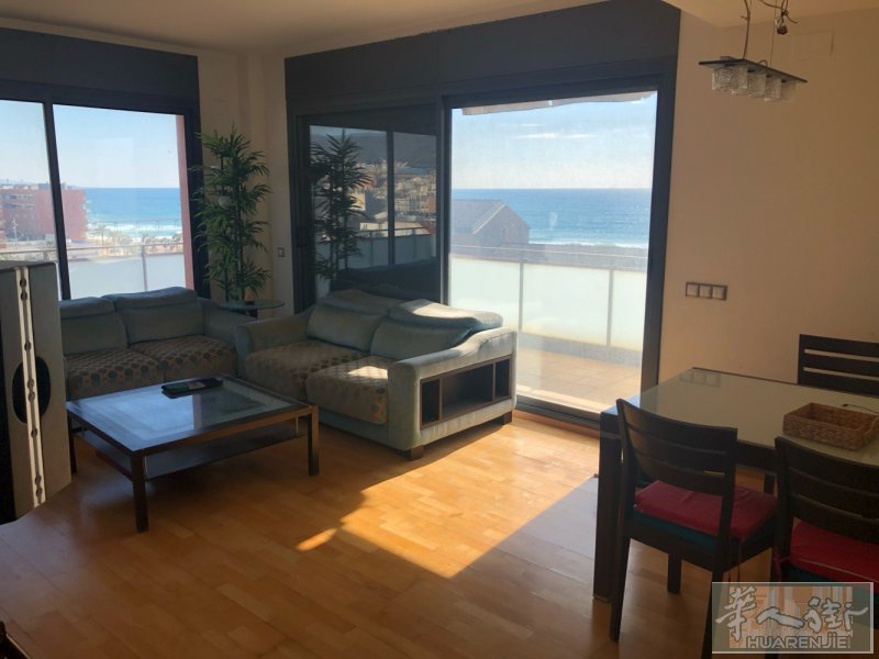 adalona海边 大单人间出租 极致美景性价比 badalona Gorg 海