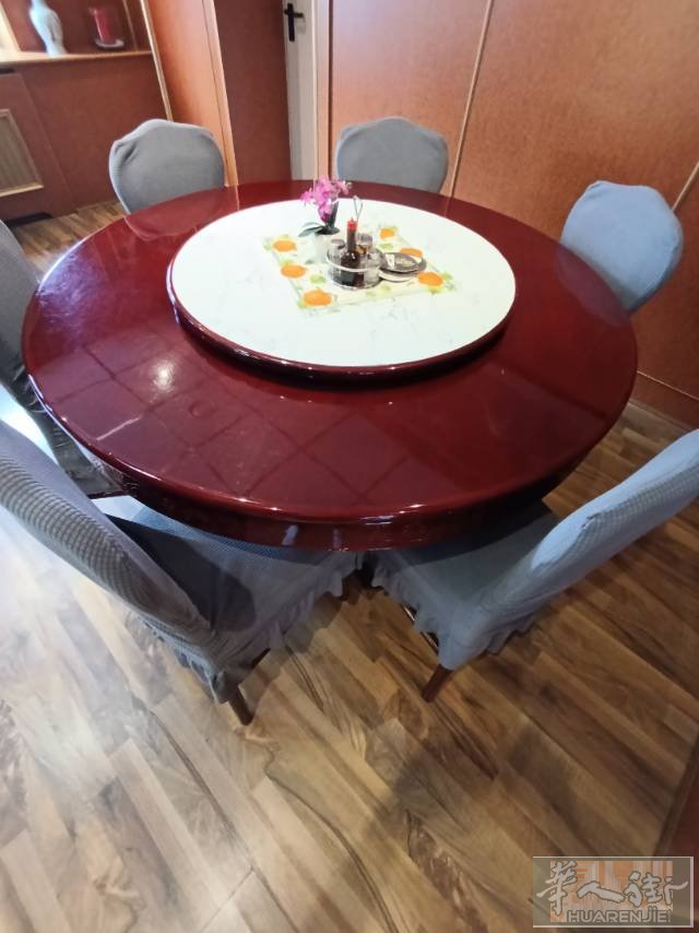 八成新圓桌兩張出讓，價格電話談0152036170