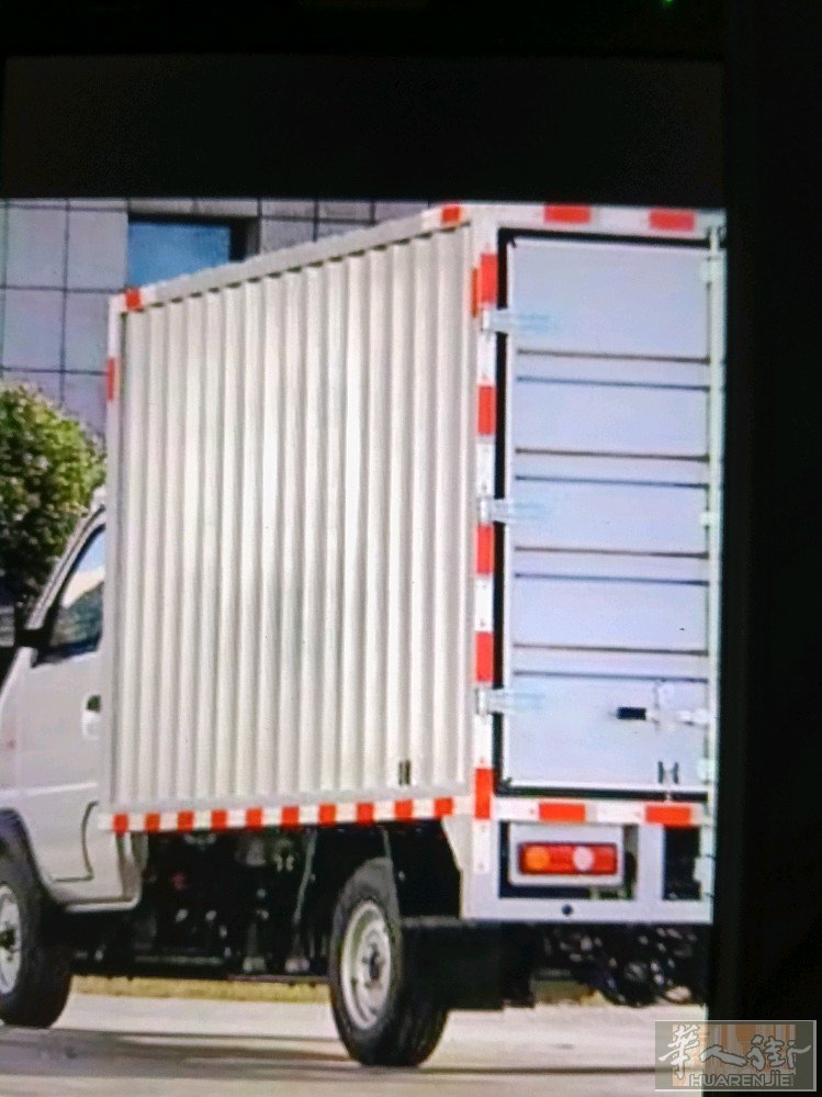米兰搬家（自带搬运工人），也适合人多，行李多用车服务，车自带升降功能，上门速度快