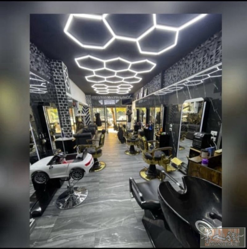 PIACENZA理发店转让💈💈💈 黄金位置位于火车站正对面 ✅火车站位置优