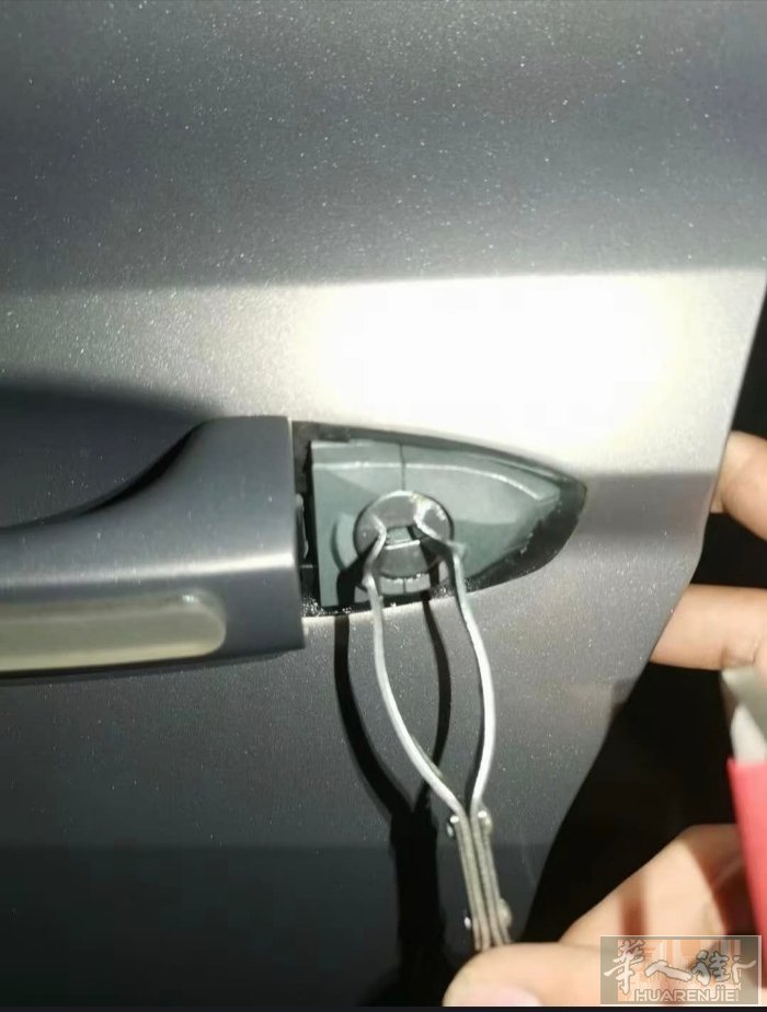 锁业维修  开锁换锁 🚪锁 🚚锁 道路救援 补轮胎  换电瓶 灯泡 马达 发