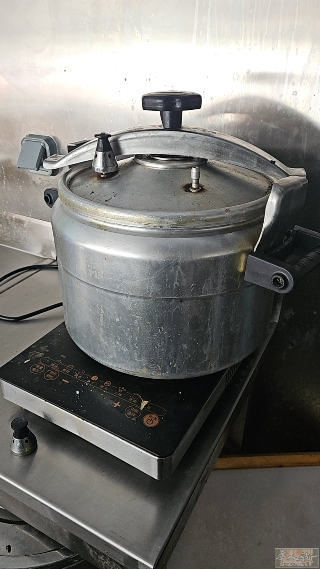 餐馆结业，用品低价甩卖？厨房，电器，打包，各类用品，您拿到就赚了。。。