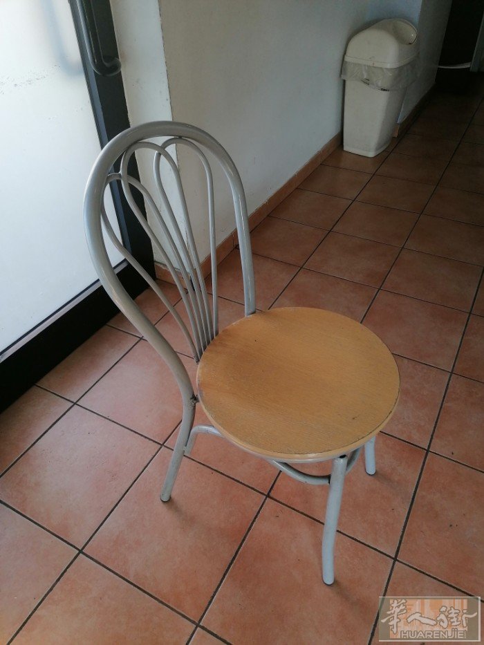 二手凳子，白菜价，6€一张，联系电话，3778193743