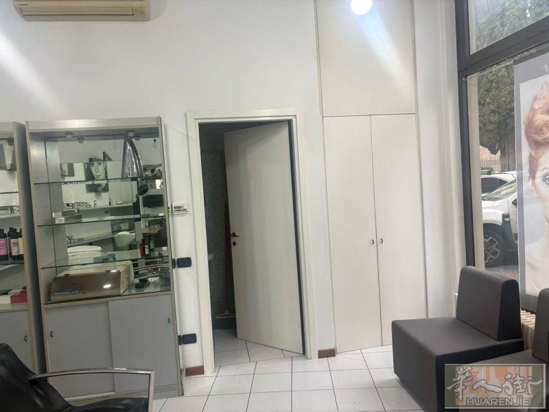 米兰 como Cantù 老外理发店 装让