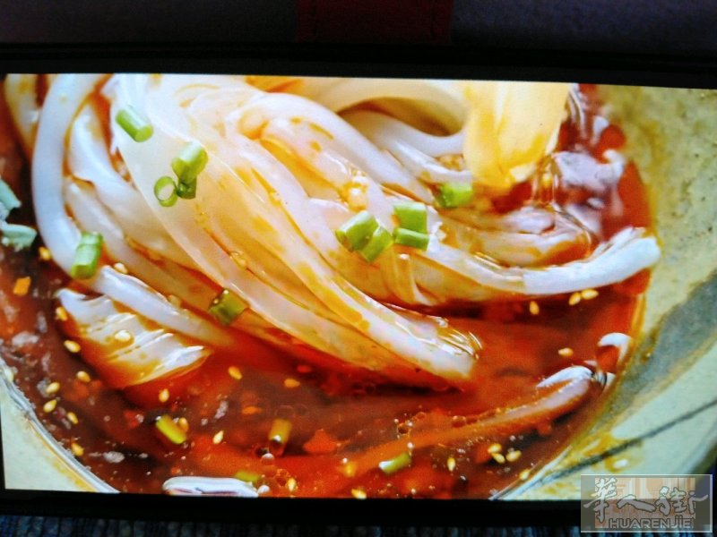 Q弹爽滑 酸辣可口的 绿豆凉粉开始预定啦，3份起送，请千万不要打电话，只写短信或