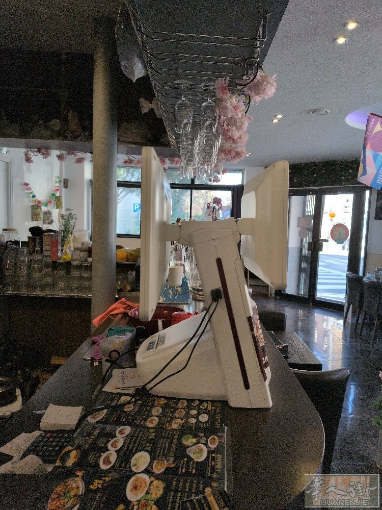 93 pantin 面馆大清仓.有意者请 联系0619365607