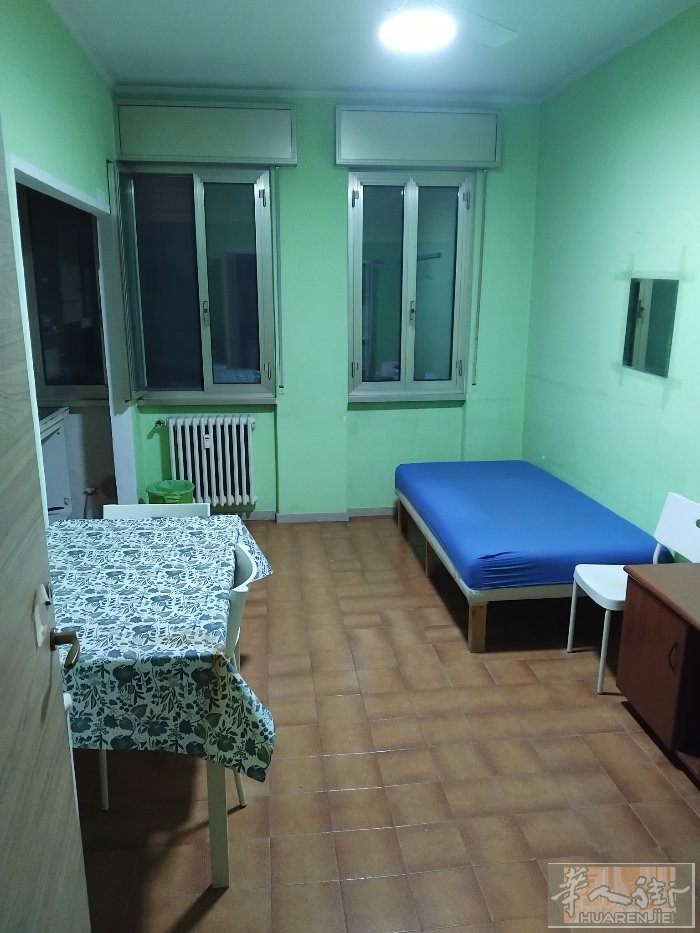 米兰边绿线cologno monzese 有一床位搭铺，限男士，房租260欧，住