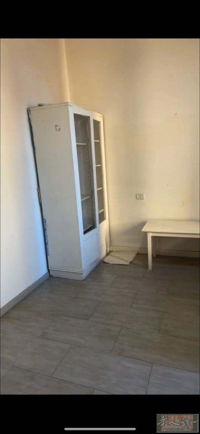 中国街一品佳＇打包店后面有，大房间搭甫，住家新＇环境好，有小后园，可以烧