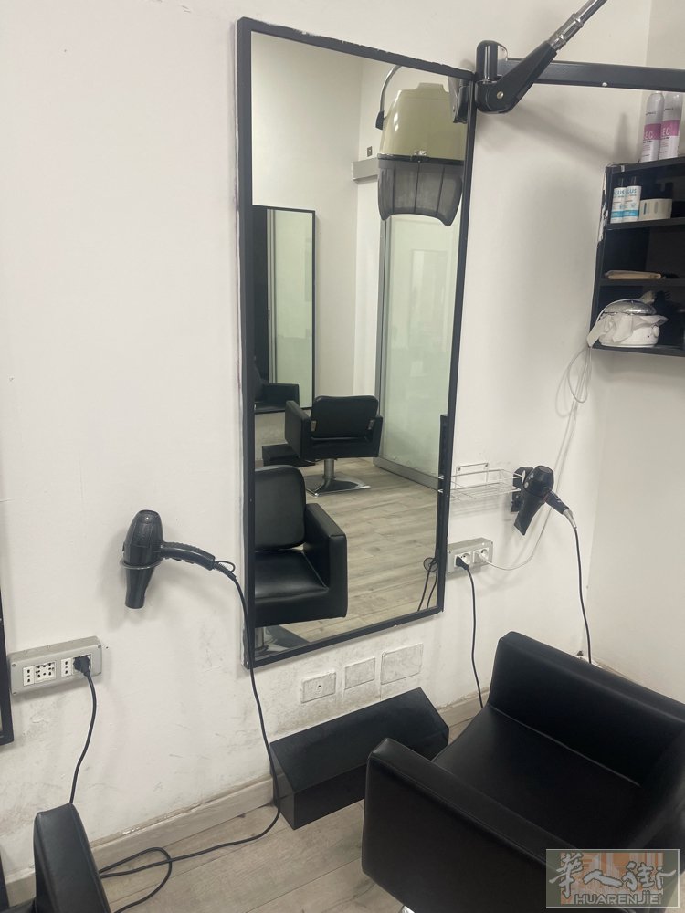 理发店4月初需要处理椅子理发东西有需要的老板联系3311153656 微信252