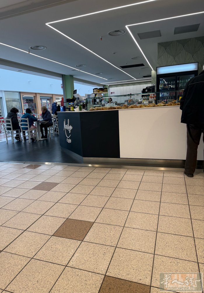 老外酒吧出售，在VIGEVANO边上的centro commerciale 里面