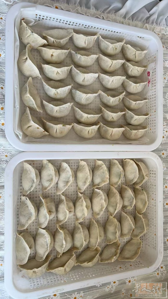 手工水饺，干净卫生，皮薄馅大，多种馅料可选，提前预定！欢迎咨询！100个起送