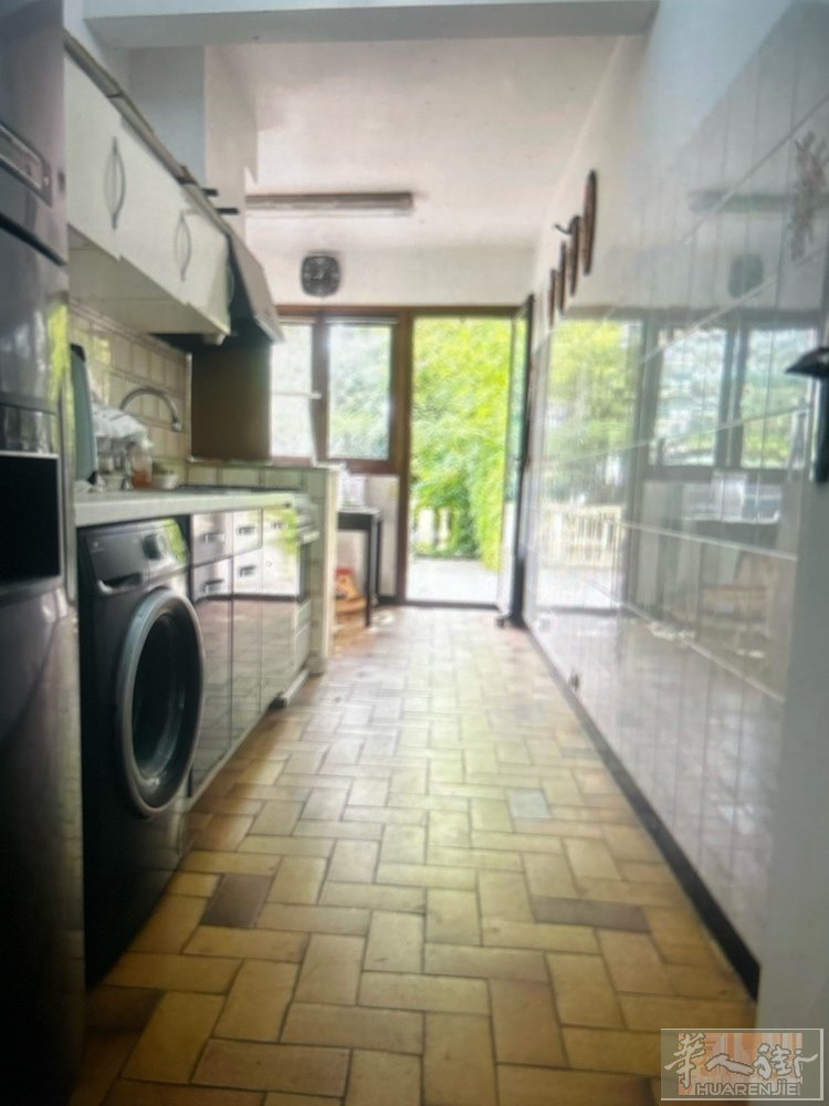 位于94区 vitry sur seine 别墅有一大房出租 大床大衣柜 整洁舒
