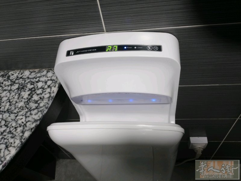 洗手间吹干机100€（原价1000€）性能良好 可测试 porte d'Orlé