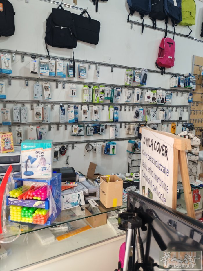 Ferrara市中心 店面低价转让 30平米 租金350 合同还有10 年可写新