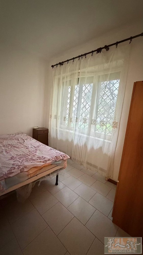 米兰：紫线地铁口房屋出租，， 区域：ca Granda,  户型：2室一厅一厨一