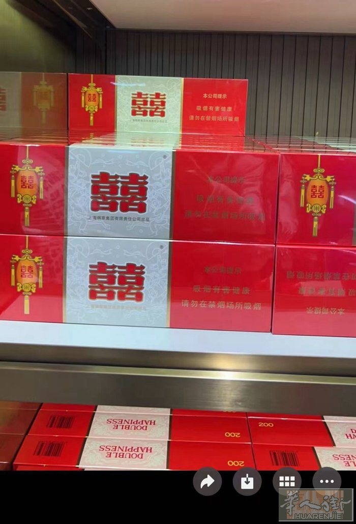 免税店带来两条红双喜、两条中南海8。每条45 €，需要扫码加微信联系我