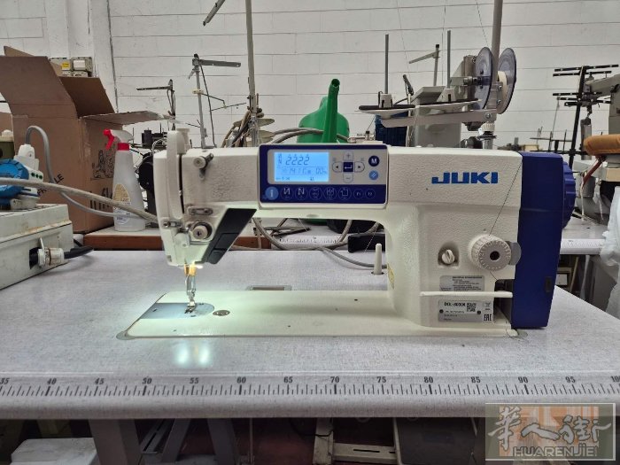 王师傅缝纫机店出售9成新电脑平车juki 8000A。联系电话333266279