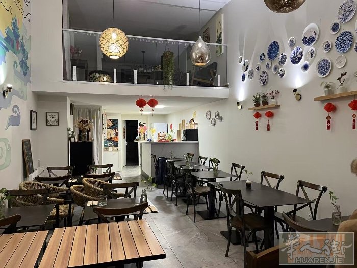 位于Grenoble优质地段中餐厅转让（房东直转）现由房东本人经营，生意稳定，固