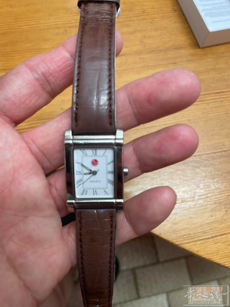 两支＇闲置的法国品牌Lip石英手表，9成新，走时精准，原价2百多欧，现在30欧出