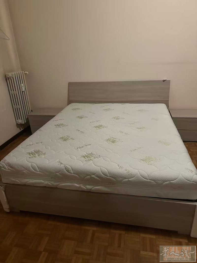 硬床垫九成新，自提 600左右买的 一百出