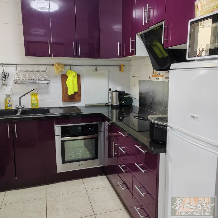 出租单间，93区批发市场附近B线12线173，139，239交通方便，电梯楼的一