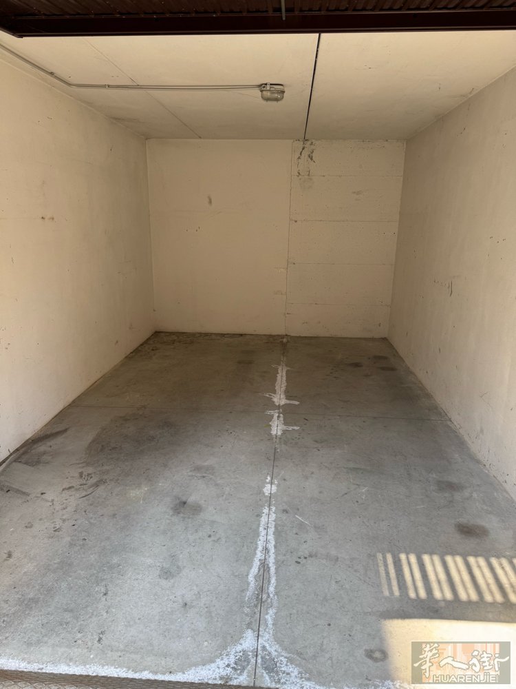 五美饭庄这条街一个车库出租也可以当仓库，规格宽3×长5电话327115620