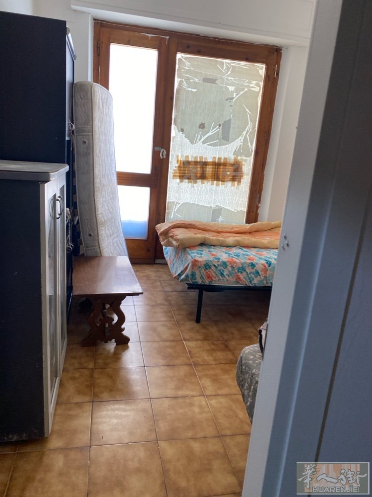 一米六桥洞边有住家搭铺两个大房间有哪位朋友需要联系我3318292927 本身在