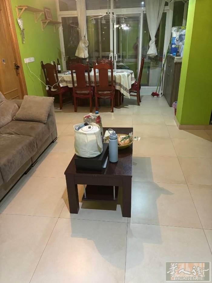 3路地铁Ciudad de los Angeles大房间出租，近地铁口隔着地铁口