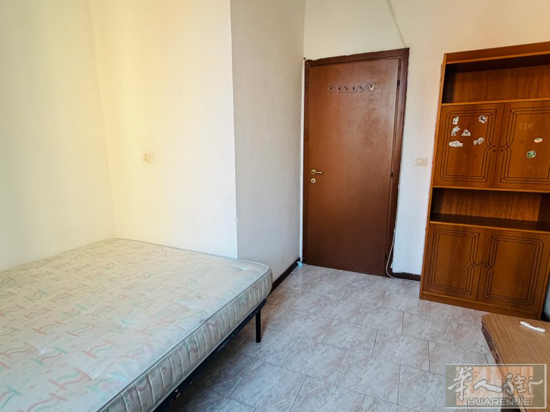 米兰黄线Dergano单间出租，只限女生  🏡房屋基本情况： - 位于黄线地铁