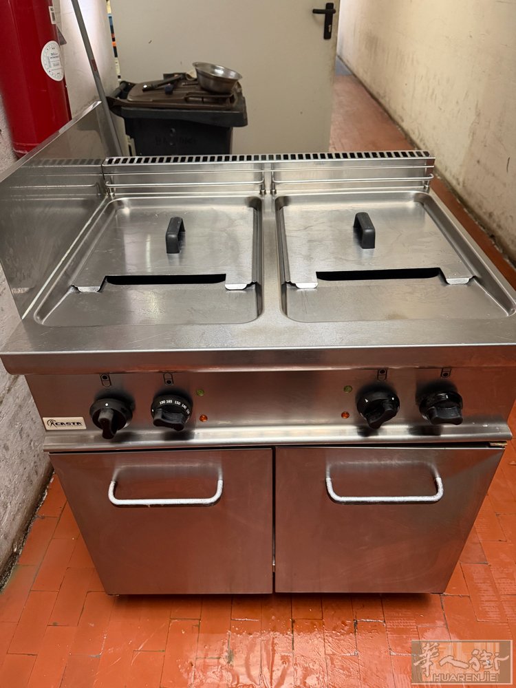 电油炸炉，意大利产casta的双缸电炸炉，24kw，效率高出品快，成色比较新的，