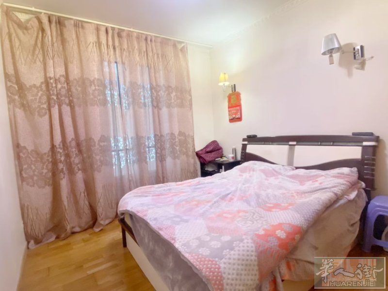 aubervillier 两房一厅出售 近7号villette 地球公园